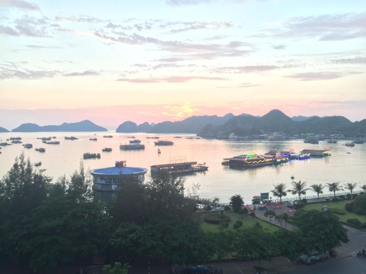 Quang Tung Hotel Dong Khe Sau Bagian luar foto